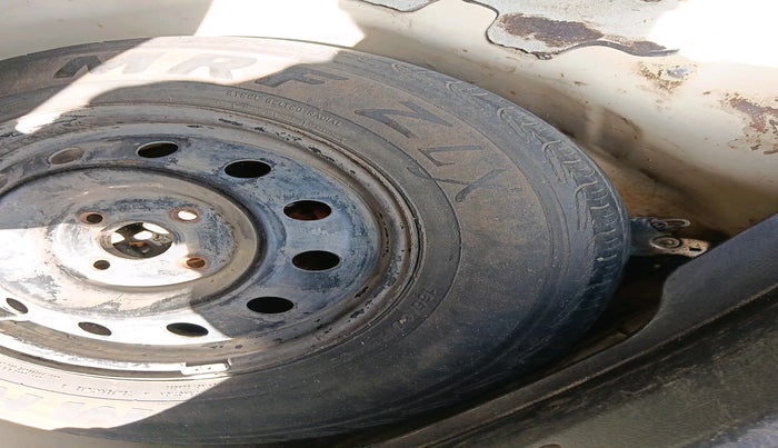 2012 Maruti Swift Dzire VDI, Diesel, Manual, 3,39,587 km, tyre