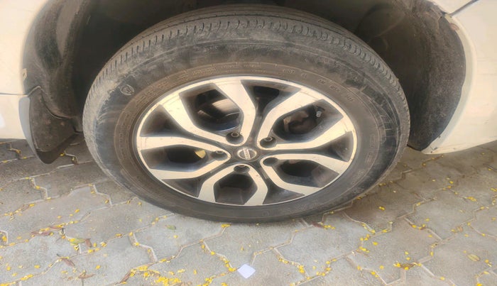 2015 Nissan Terrano XL O (D), Diesel, Manual, 1,67,510 km, tyre
