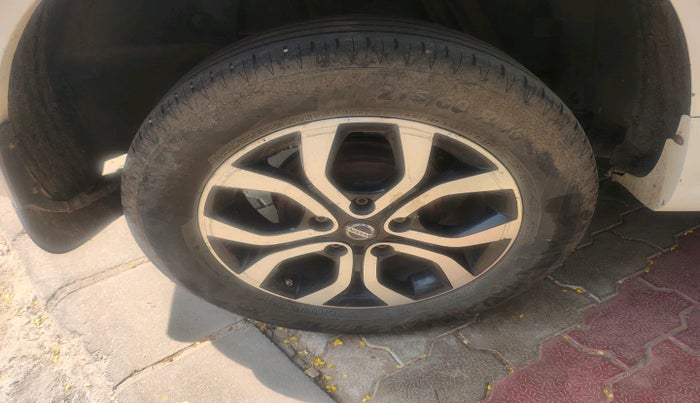 2015 Nissan Terrano XL O (D), Diesel, Manual, 1,67,510 km, tyre