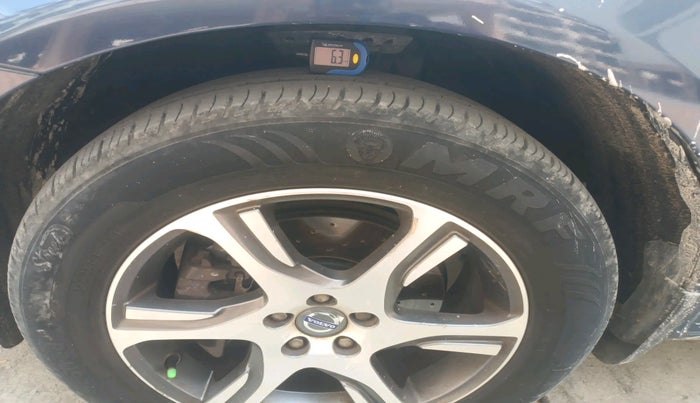 2016 Volvo XC 60 D5 Inscription, Diesel, Automatic, 1,35,056 km, tyre