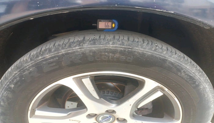 2016 Volvo XC 60 D5 Inscription, Diesel, Automatic, 1,35,056 km, tyre