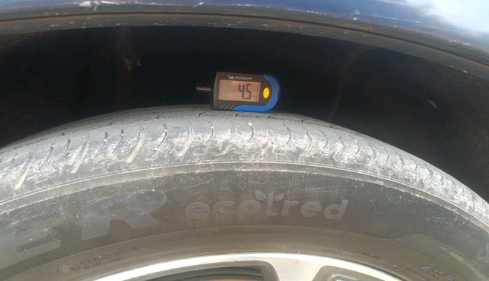 2016 Volvo XC 60 D5 Inscription, Diesel, Automatic, 1,35,056 km, tyre