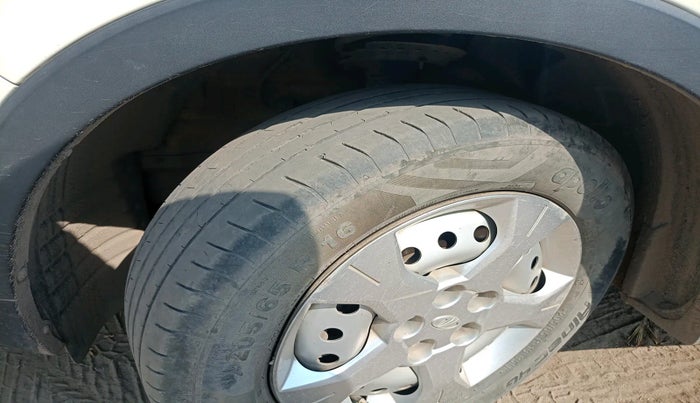 2021 Mahindra XUV300 W4 1.5 DIESEL, Diesel, Manual, 98,647 km, tyre