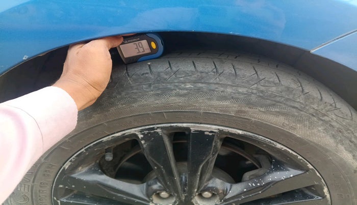 2017 Hyundai New Elantra 1.6 SX (O) AT DIESEL, Diesel, Automatic, 1,35,813 km, tyre