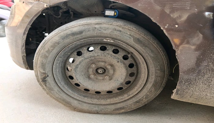 2015 Maruti Ciaz VXI, Petrol, Manual, 1,60,413 km, tyre