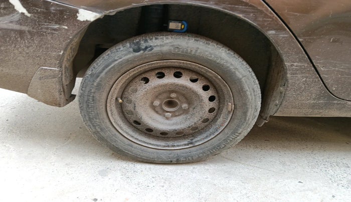 2015 Maruti Ciaz VXI, Petrol, Manual, 1,60,413 km, tyre