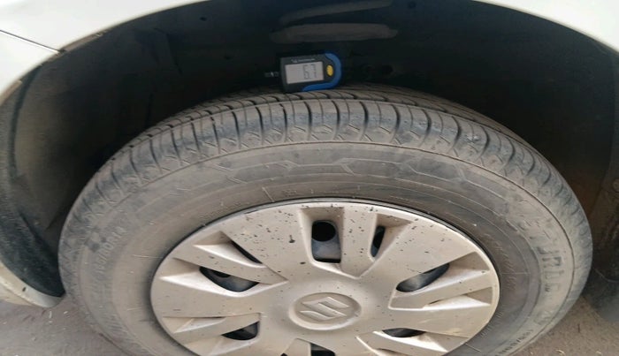 2013 Maruti Swift VXI, Petrol, Manual, 51,119 km, tyre