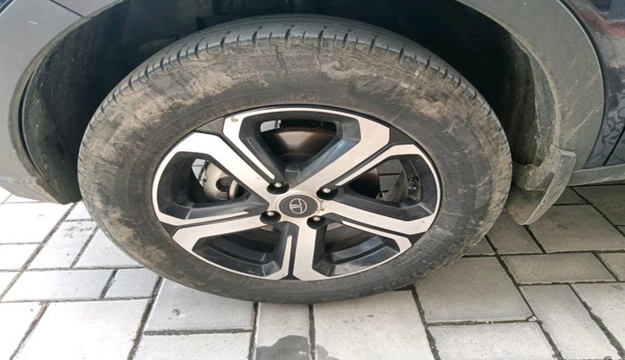 2022 Tata NEXON XZA PLUS (HS) PETROL, Petrol, Automatic, 29,296 km, tyre