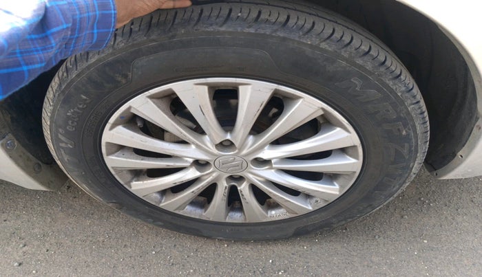 2016 Maruti Ciaz ZXI, Petrol, Manual, 1,03,353 km, tyre