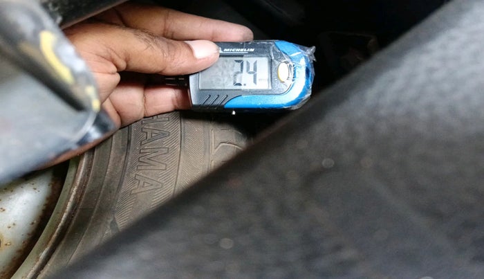 2013 Maruti Wagon R 1.0 LXI CNG, Petrol, Manual, 1,44,491 km, tyre