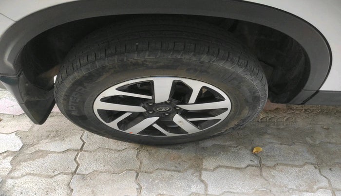 2022 Tata Harrier XZA PLUS 2.0L, Diesel, Automatic, 61,545 km, tyre