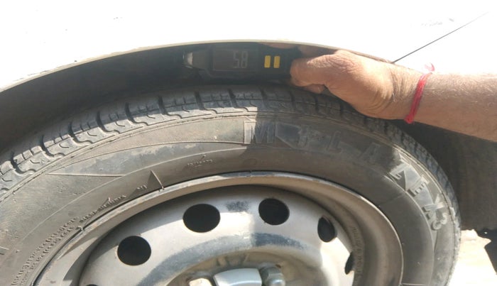 2017 Hyundai Eon ERA +, Petrol, Manual, 1,04,610 km, tyre