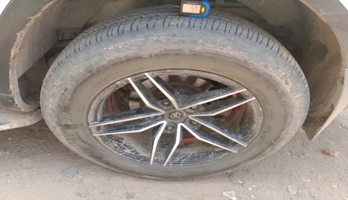 2017 Mahindra XUV500 W10 AT 1.99, Diesel, Automatic, 1,50,449 km, tyre