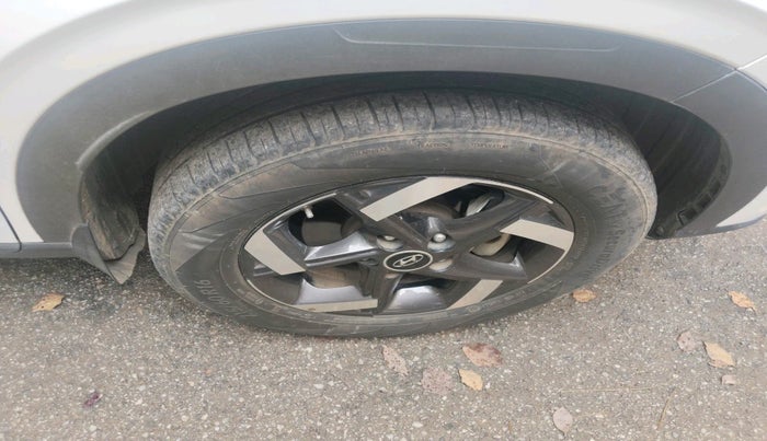 2022 Hyundai VENUE SX PLUS 1.0 TURBO DCT, Petrol, Automatic, 46,888 km, tyre