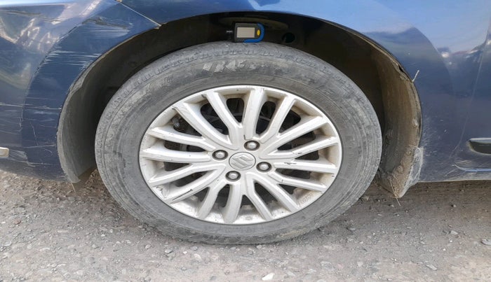 2017 Maruti Dzire ZXI, Petrol, Manual, 86,954 km, tyre