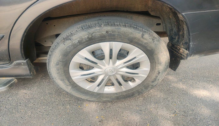 2015 Toyota Innova 2.5 G 7 STR, Diesel, Manual, 2,06,497 km, tyre