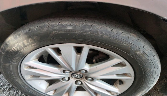 2019 Toyota Innova Crysta 2.8 ZX AT 7 STR, Diesel, Automatic, 1,86,495 km, tyre