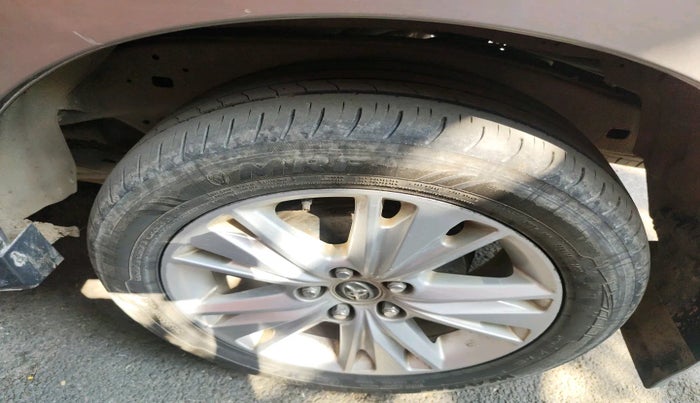 2019 Toyota Innova Crysta 2.8 ZX AT 7 STR, Diesel, Automatic, 1,86,495 km, tyre