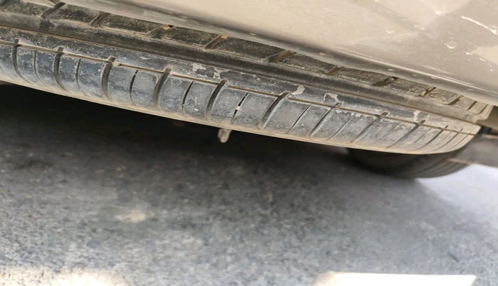 2019 Toyota Innova Crysta 2.8 ZX AT 7 STR, Diesel, Automatic, 1,86,495 km, tyre