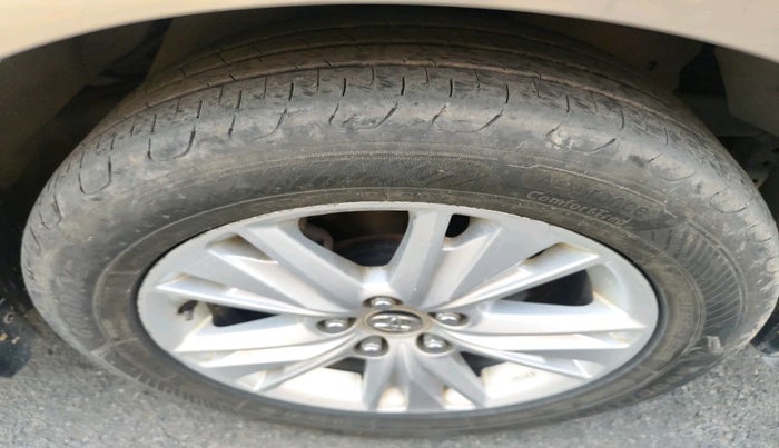 2019 Toyota Innova Crysta 2.8 ZX AT 7 STR, Diesel, Automatic, 1,86,495 km, tyre