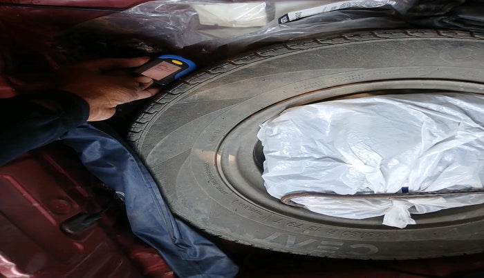 2017 Renault Kwid RXT 0.8, Petrol, Manual, 66,553 km, tyre