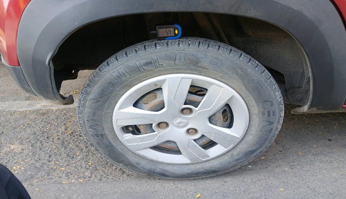 2017 Renault Kwid RXT 0.8, Petrol, Manual, 66,553 km, tyre