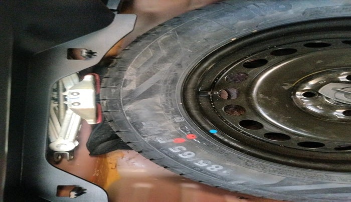 2022 Toyota Glanza V AMT, Petrol, Automatic, 35,103 km, tyre