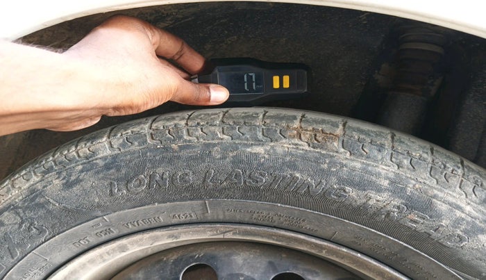 2013 Maruti Swift Dzire VDI, Diesel, Manual, 1,28,177 km, tyre