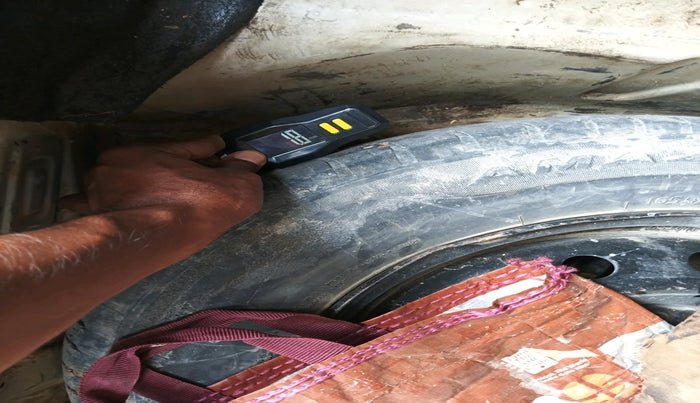 2013 Maruti Swift Dzire VDI, Diesel, Manual, 1,28,177 km, tyre