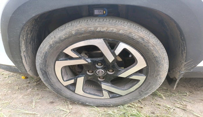 2022 Nissan MAGNITE XV PREMIUM TURBO CVT, Petrol, Automatic, 15,164 km, tyre