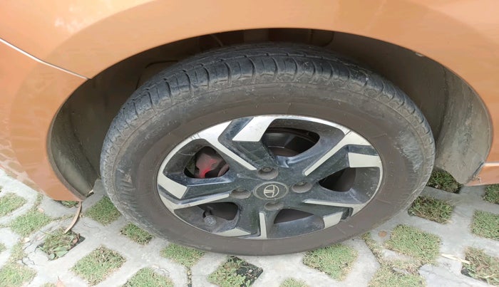 2017 Tata Tiago XZ PETROL, Petrol, Manual, 66,781 km, tyre