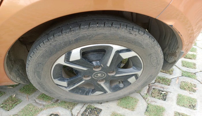 2017 Tata Tiago XZ PETROL, Petrol, Manual, 66,781 km, tyre