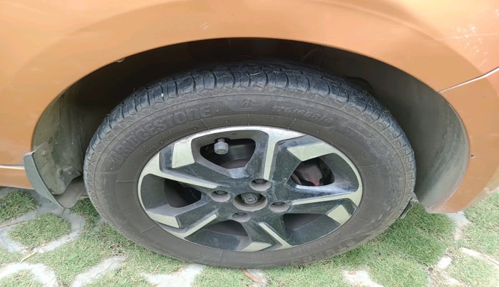 2017 Tata Tiago XZ PETROL, Petrol, Manual, 66,781 km, tyre