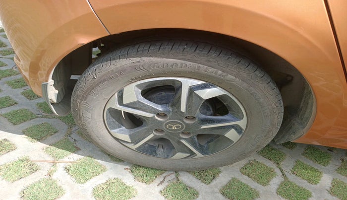 2017 Tata Tiago XZ PETROL, Petrol, Manual, 66,781 km, tyre