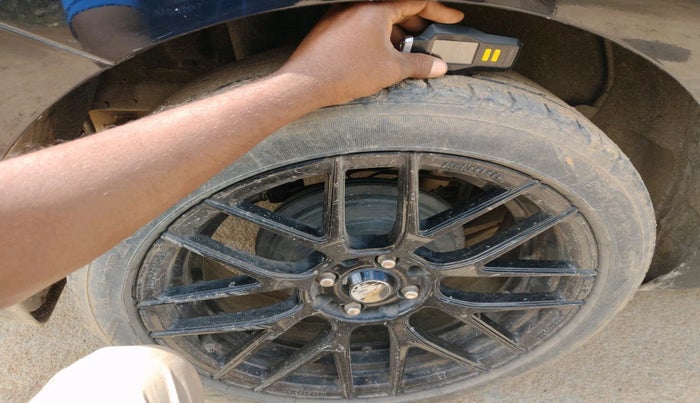 2017 Hyundai Verna 1.6 VTVT SX (O) AT, Petrol, Automatic, 47,223 km, tyre