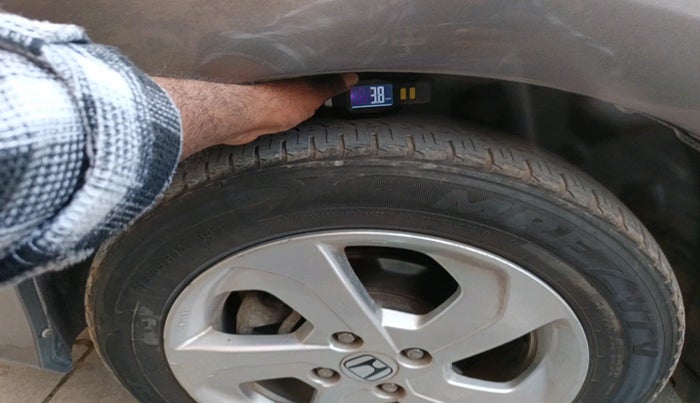 2015 Honda City 1.5L I-VTEC V MT, Petrol, Manual, 1,17,000 km, tyre