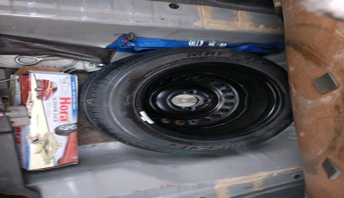 2015 Honda City 1.5L I-VTEC V MT, Petrol, Manual, 1,17,000 km, tyre