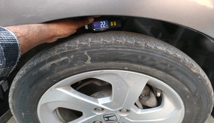 2015 Honda City 1.5L I-VTEC V MT, Petrol, Manual, 1,17,000 km, tyre