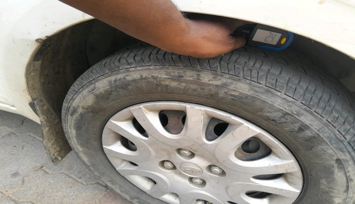 2011 Hyundai i20 MAGNA 1.2, Petrol, Manual, 1,02,040 km, tyre