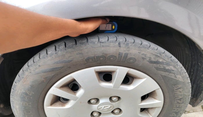 2013 Hyundai i20 MAGNA 1.2, Petrol, Manual, 1,04,408 km, tyre