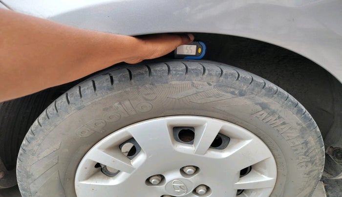 2013 Hyundai i20 MAGNA 1.2, Petrol, Manual, 1,04,408 km, tyre