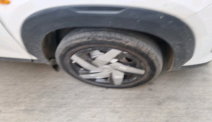 2023 Nissan MAGNITE XE, Petrol, Manual, 14,901 km, tyre