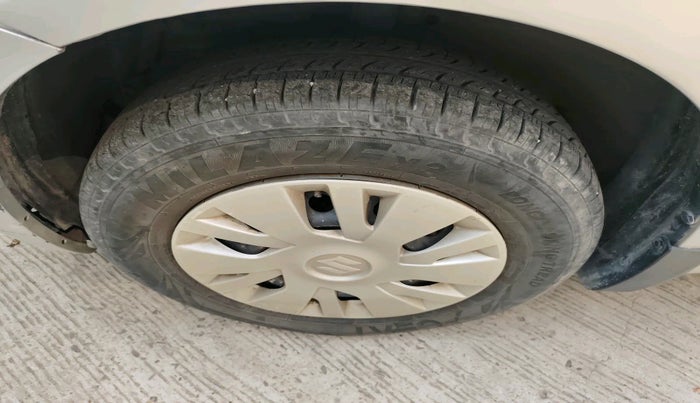 2014 Maruti Swift VXI, Petrol, Manual, 49,509 km, tyre