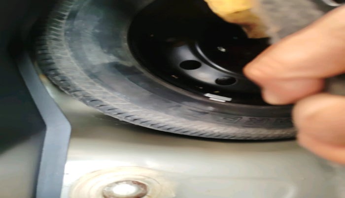 2014 Maruti Swift VXI, Petrol, Manual, 49,509 km, tyre