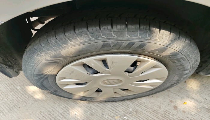 2014 Maruti Swift VXI, Petrol, Manual, 49,509 km, tyre