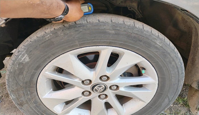 2016 Toyota Innova Crysta 2.4 GX 8 STR, Diesel, Manual, 1,26,318 km, tyre