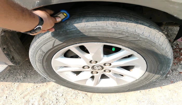 2016 Toyota Innova Crysta 2.4 GX 8 STR, Diesel, Manual, 1,26,318 km, tyre