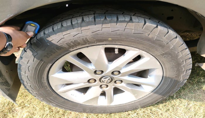 2016 Toyota Innova Crysta 2.4 GX 8 STR, Diesel, Manual, 1,26,318 km, tyre