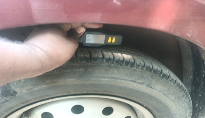 2017 Maruti Dzire LXI, Petrol, Manual, 59,745 km, tyre