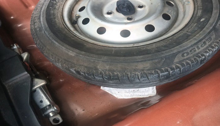 2017 Maruti Dzire LXI, Petrol, Manual, 59,745 km, tyre